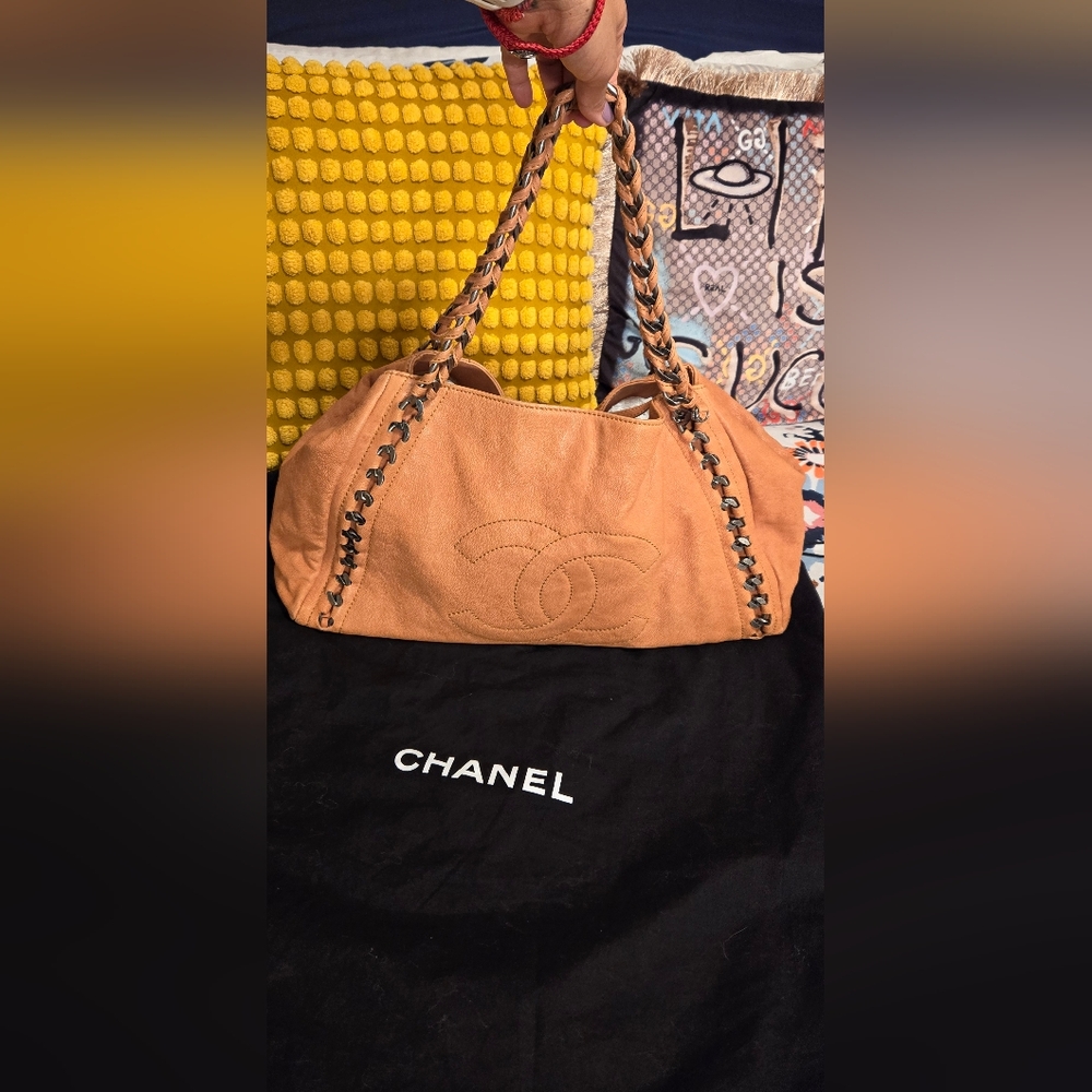 Beautiful Gently used Chanel bag with Chain detailed Straps!